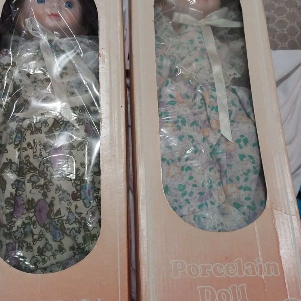 Dolls - Picture 2 of 4